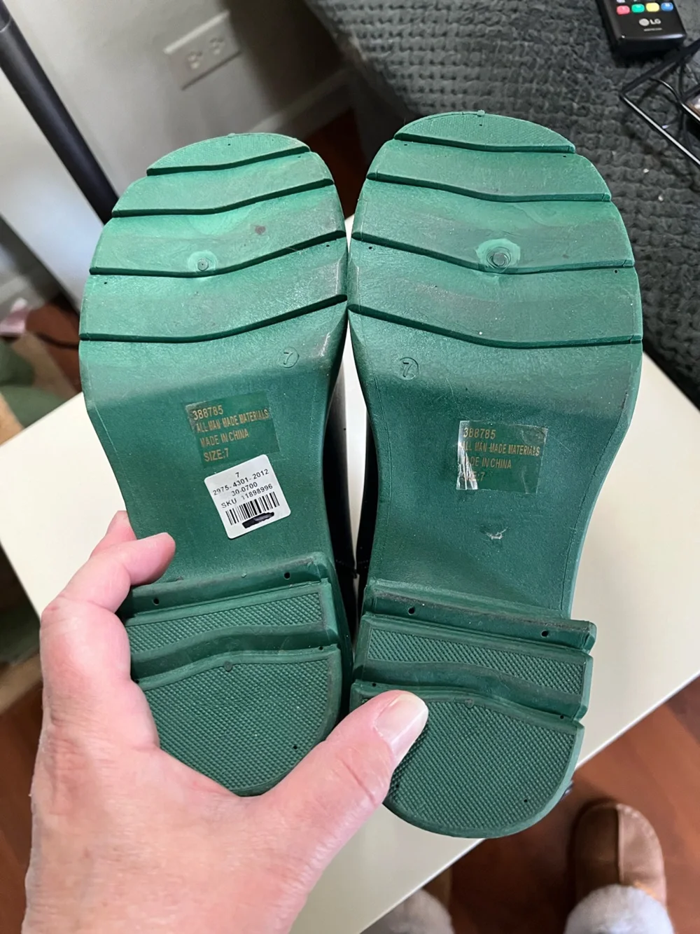 Charlotte Russe sz 7 Alana color sole Chelsea boots with chunky green lug sole.